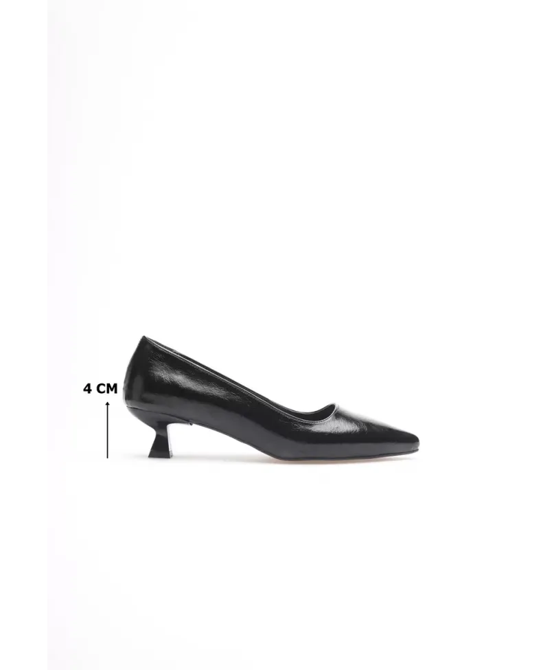 Kadın Siyah Kırışık Rugan Kısa Topuklu Stiletto Ayakkabı TR20MS03C