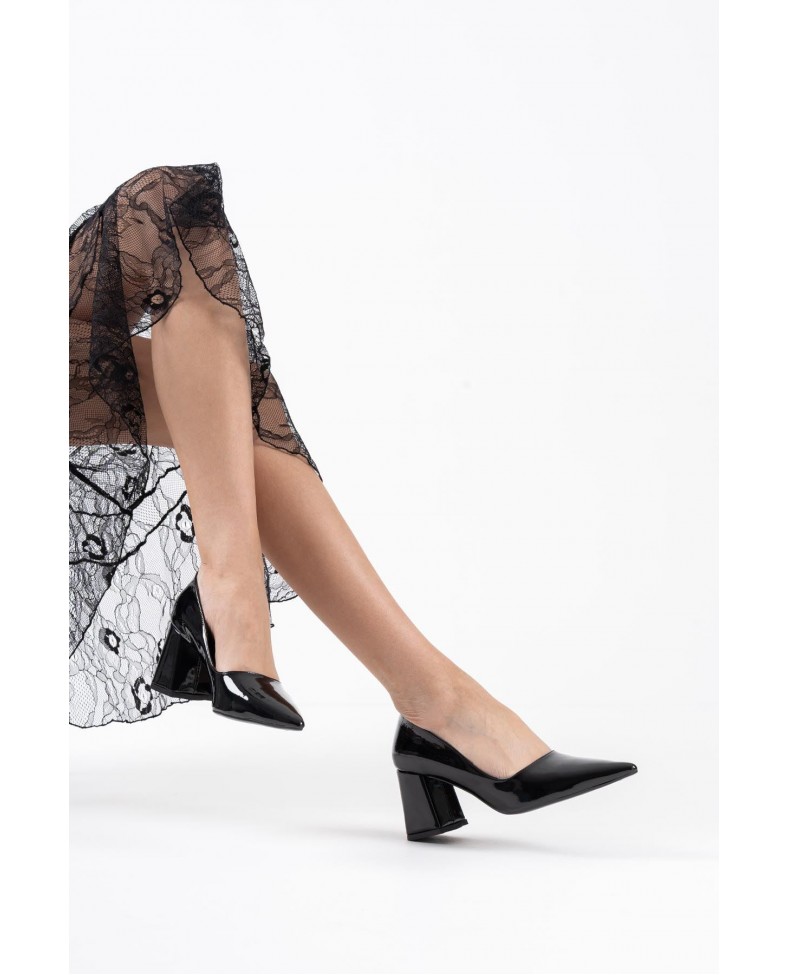 Siyah Rugan Kadın Topuklu Ayakkabı TR08MS16D