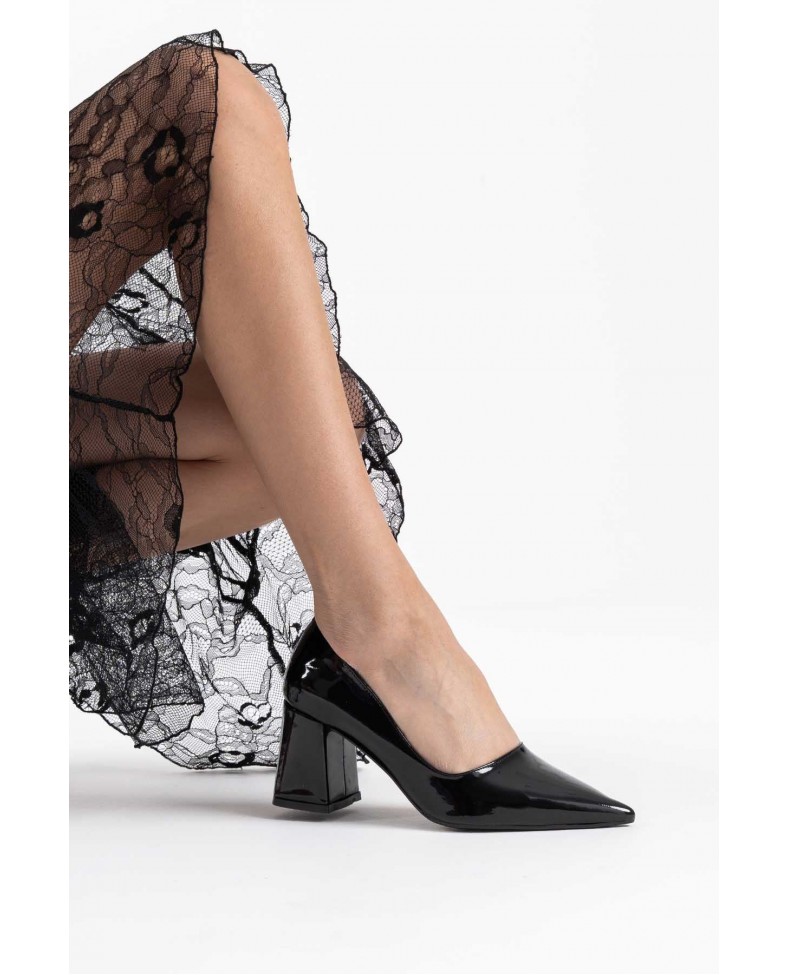 Siyah Rugan Kadın Topuklu Ayakkabı TR08MS16D