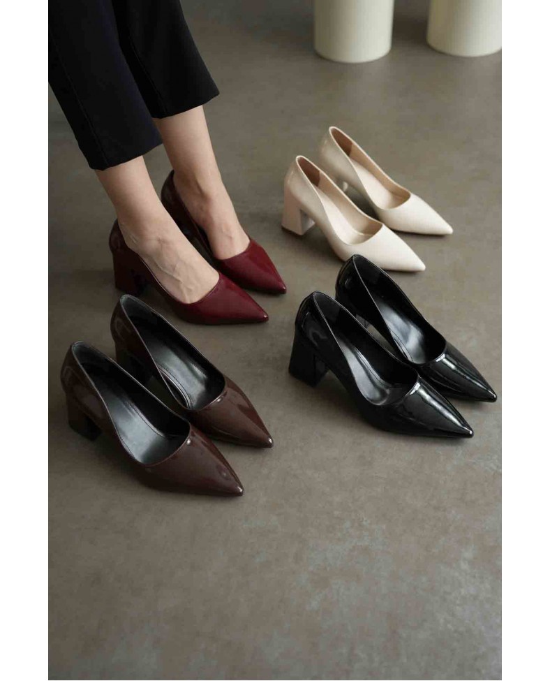 Siyah Rugan Kadın Topuklu Ayakkabı TR08MS16D