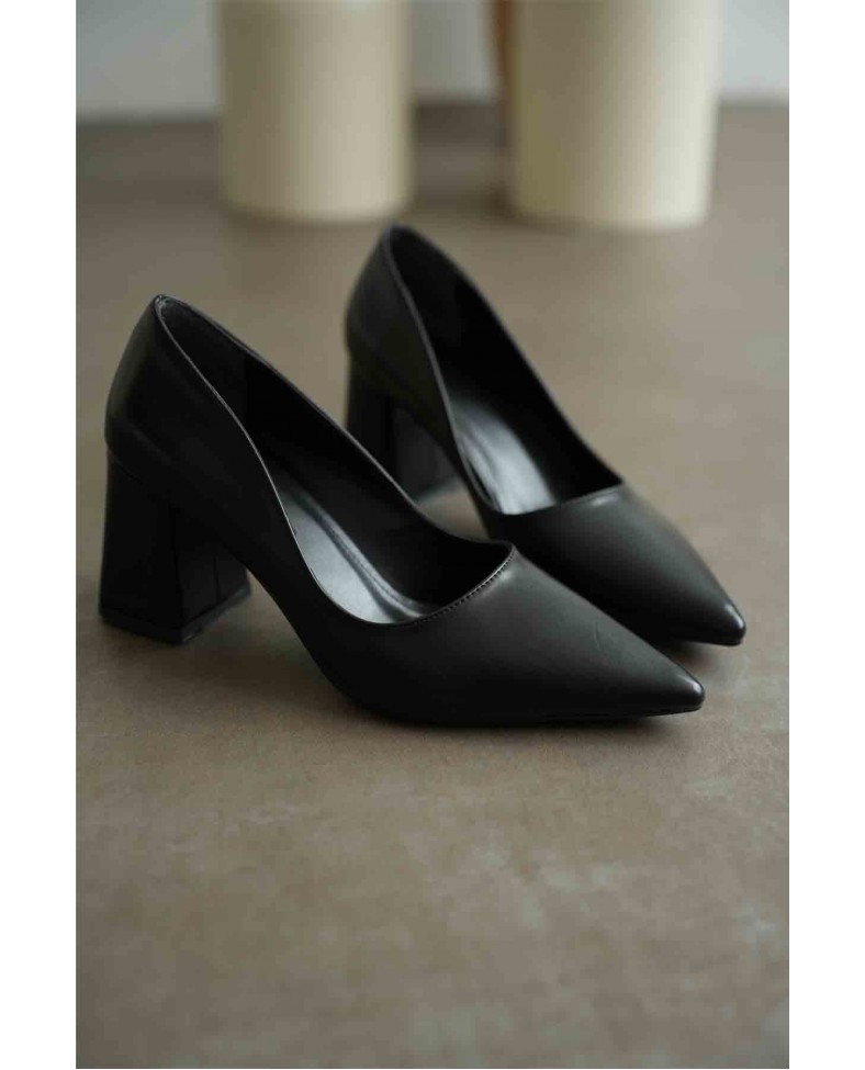 Siyah Cilt Kadın Topuklu Ayakkabı TR08MS16A