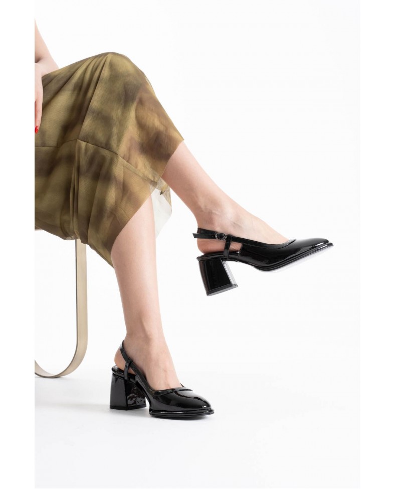 Siyah Rugan Kadın Topuklu Ayakkabı TR18MS17A