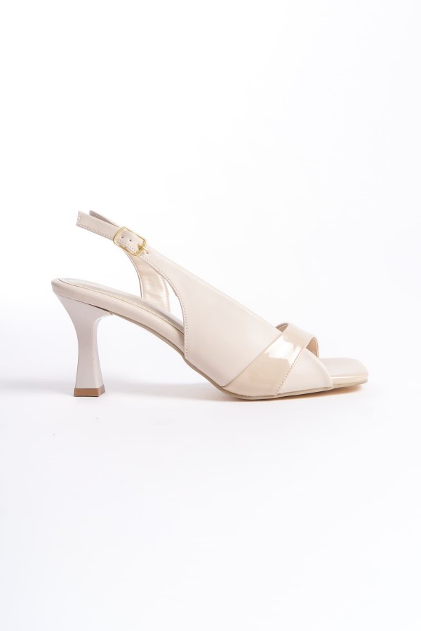 Kadın Bej Rugan Detaylı Topuklu Sandalet TR13MY01B