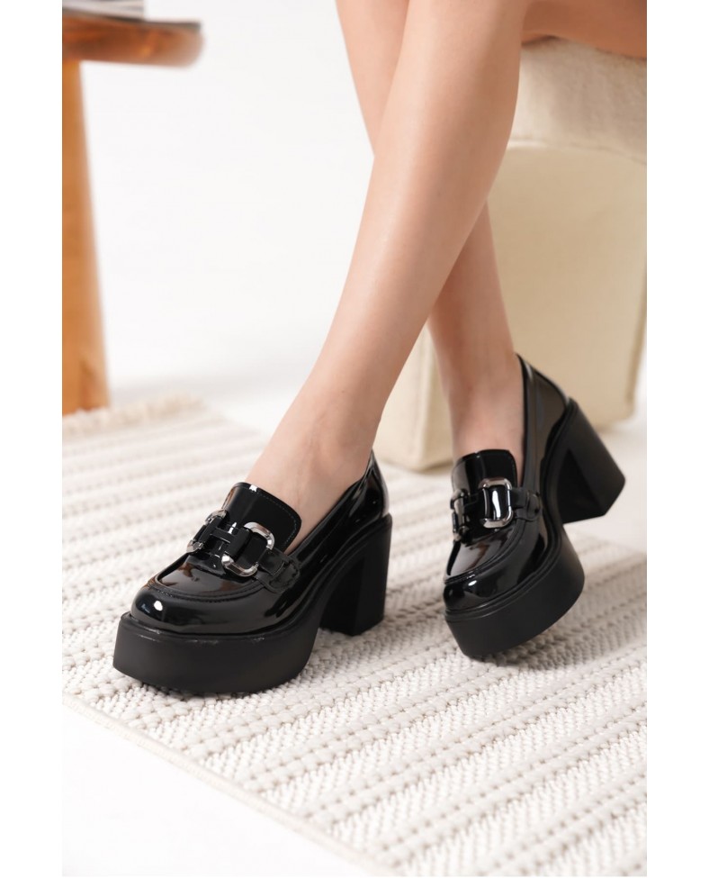 Siyah Rugan Gümüş Tokalı Kadın Loafer TR17MS03C