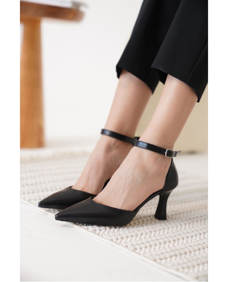 Kadın Siyah Topuklu Ayakkabı TR12MS01A