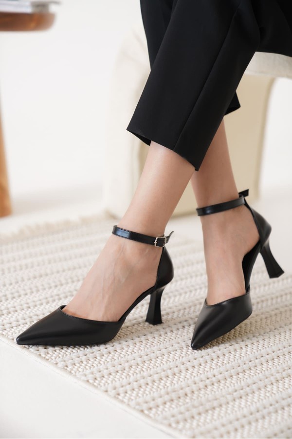 Kadın Siyah Topuklu Ayakkabı TR12MS01A