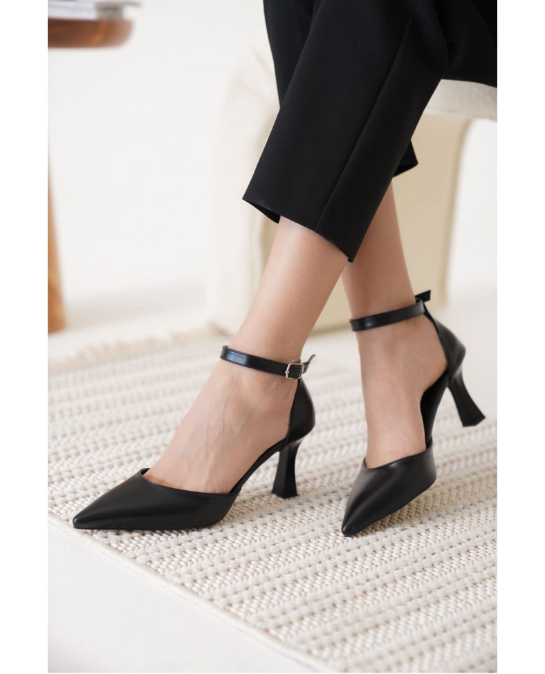 Kadın Siyah Topuklu Ayakkabı TR12MS01A