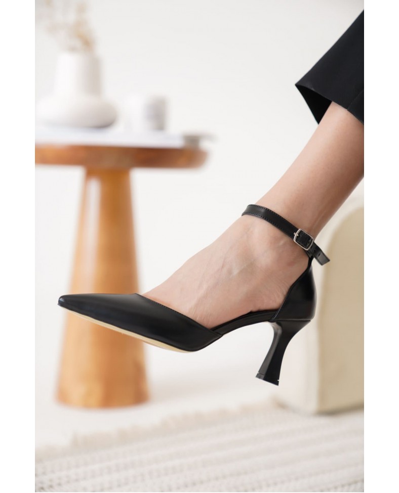 Kadın Siyah Topuklu Ayakkabı TR12MS01A