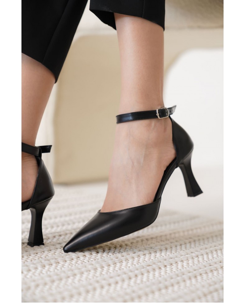 Kadın Siyah Topuklu Ayakkabı TR12MS01A