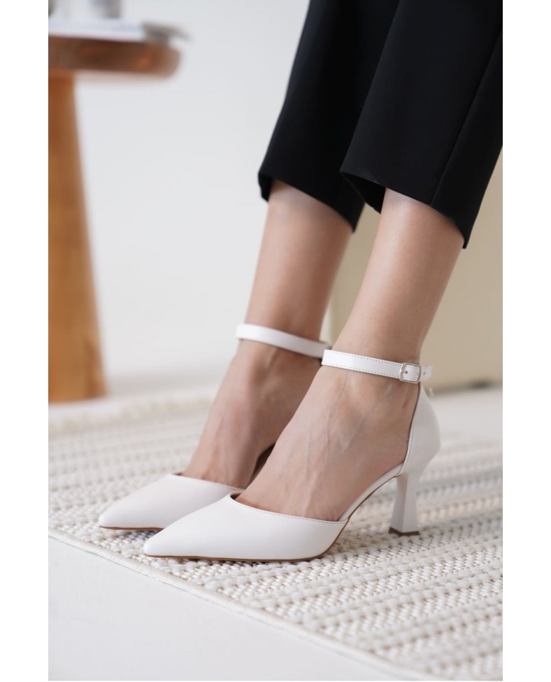 Kadın Beyaz Topuklu Ayakkabı TR12MS01B