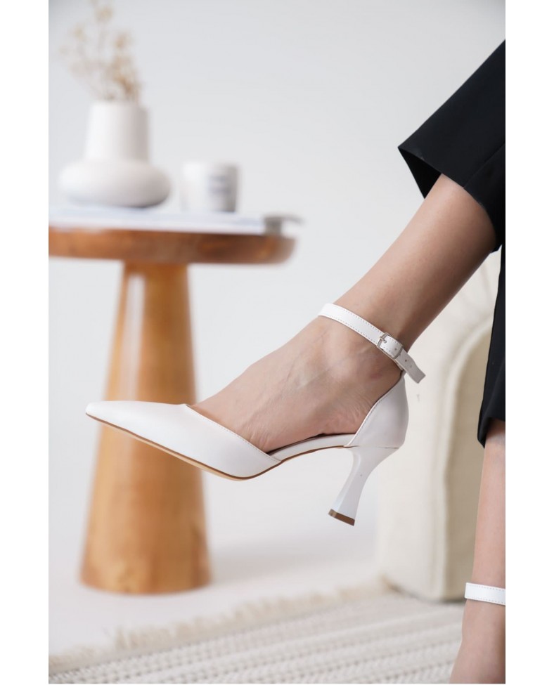 Kadın Beyaz Topuklu Ayakkabı TR12MS01B