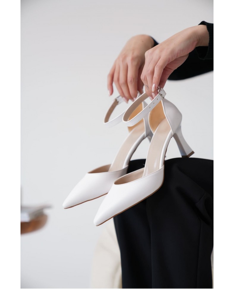 Kadın Beyaz Topuklu Ayakkabı TR12MS01B