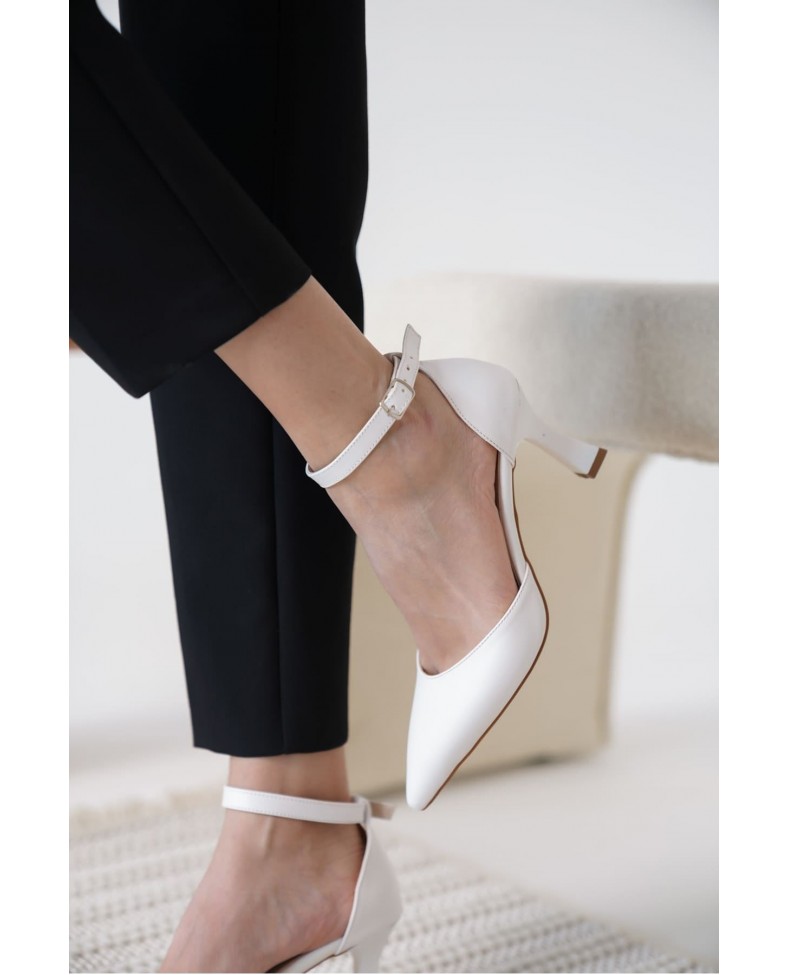 Kadın Beyaz Topuklu Ayakkabı TR12MS01B