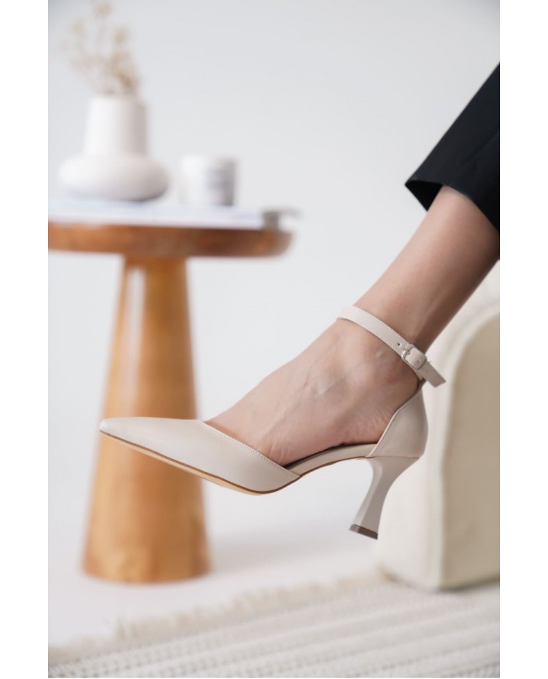 Kadın Bej Topuklu Ayakkabı TR12MS01C