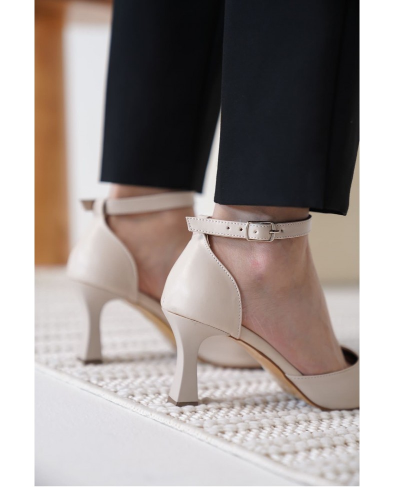 Kadın Bej Topuklu Ayakkabı TR12MS01C