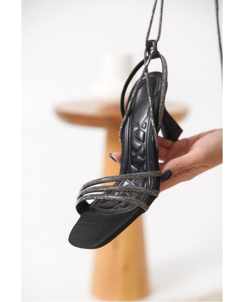 Siyah Taşlı Kadın Topuklu Sandalet TR25MY02A