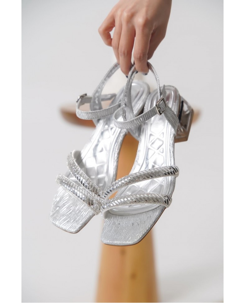 Gümüş Taşlı Kadın Topuklu Sandalet TR25MY04B