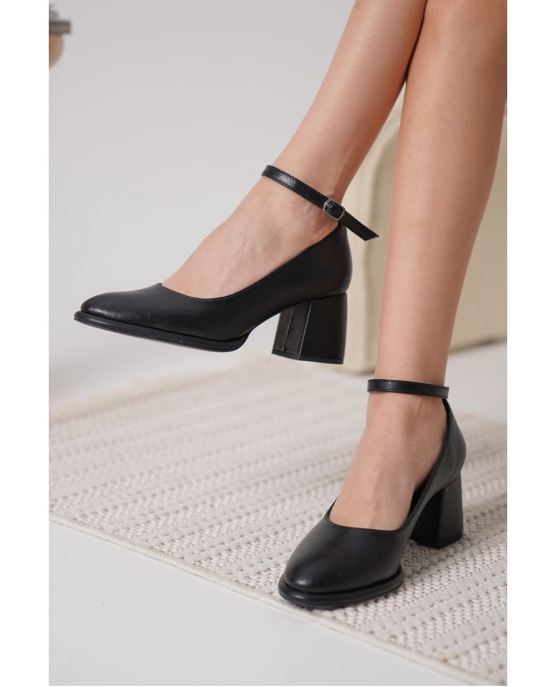 Kadın Mat Siyah Topuklu Ayakkabı TR18MS06A