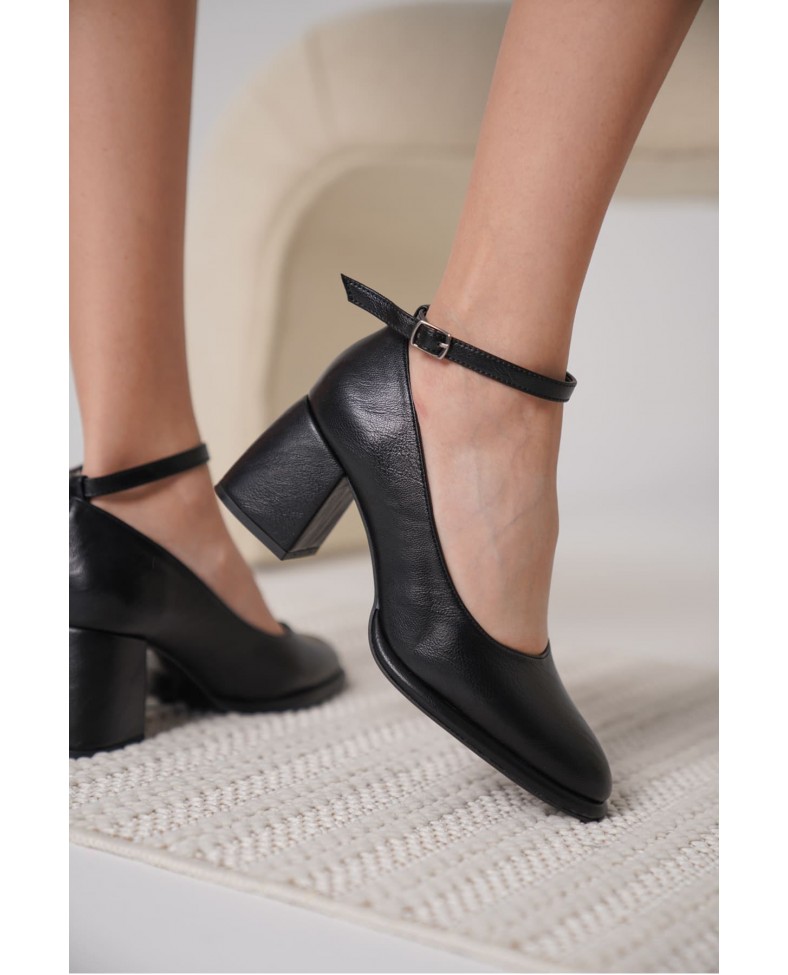 Kadın Mat Siyah Topuklu Ayakkabı TR18MS06A