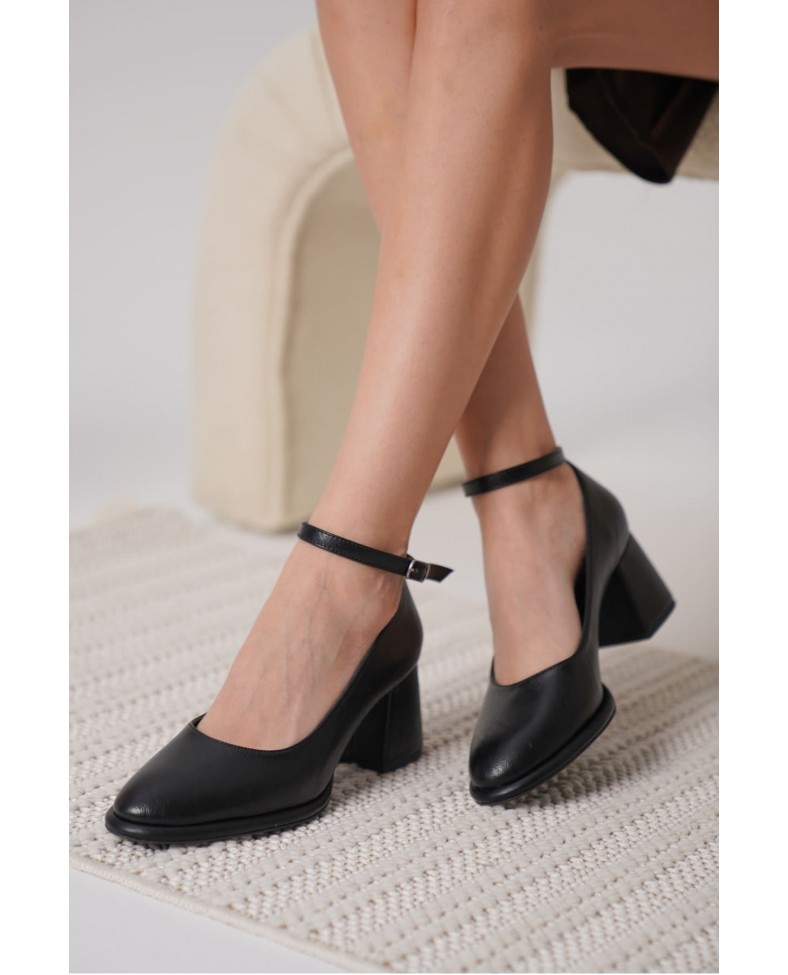 Kadın Mat Siyah Topuklu Ayakkabı TR18MS06A