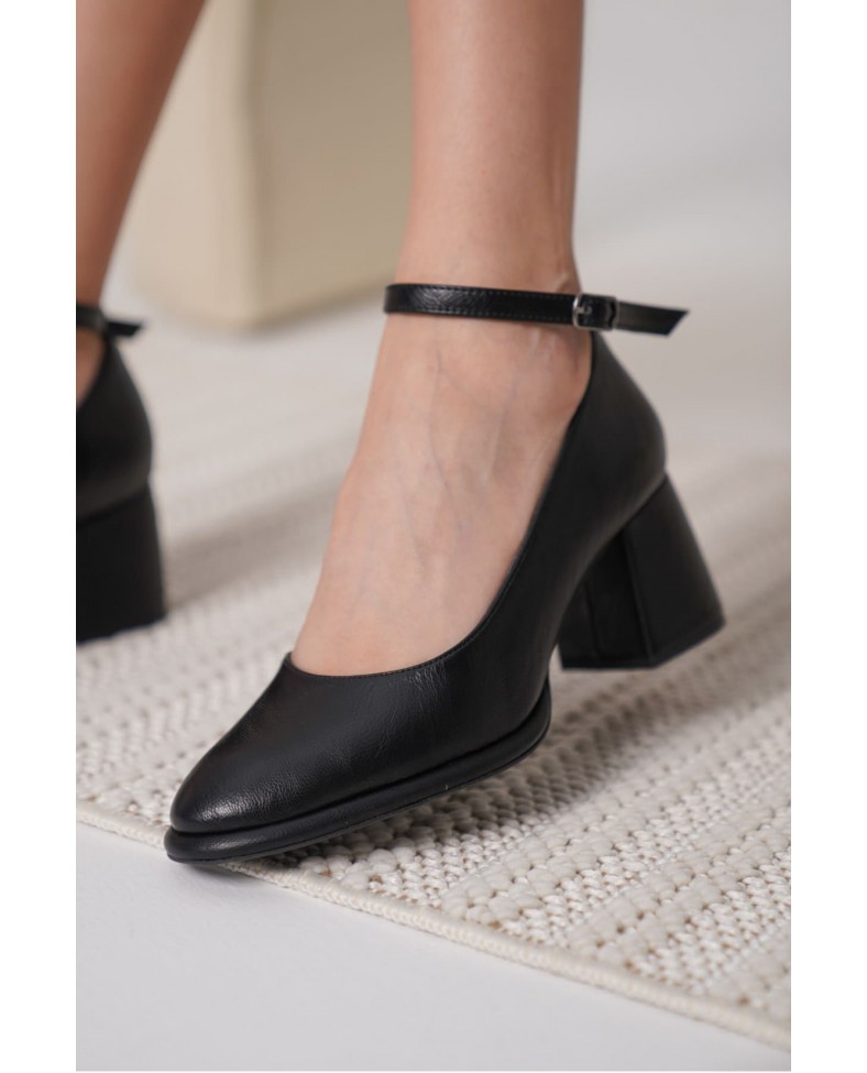 Kadın Mat Siyah Topuklu Ayakkabı TR18MS06A