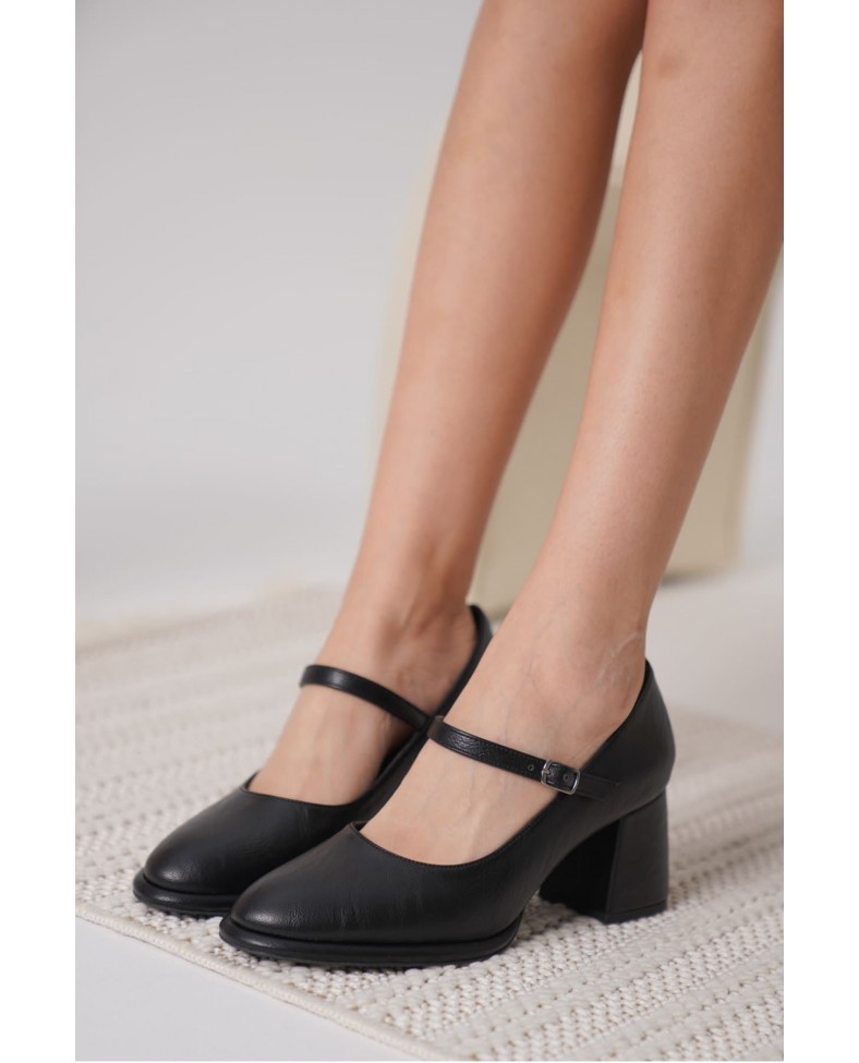Siyah Cilt Kadın Topuklu Ayakkabı TR18MS07C