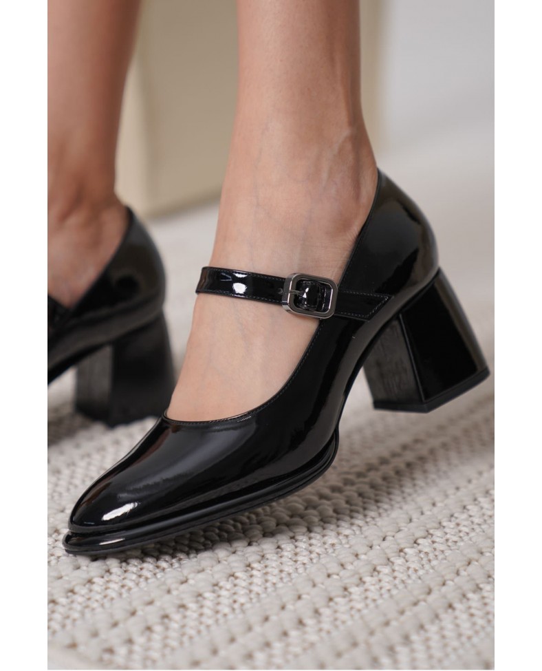 Siyah Rugan Kadın Topuklu Ayakkabı TR18MS08A