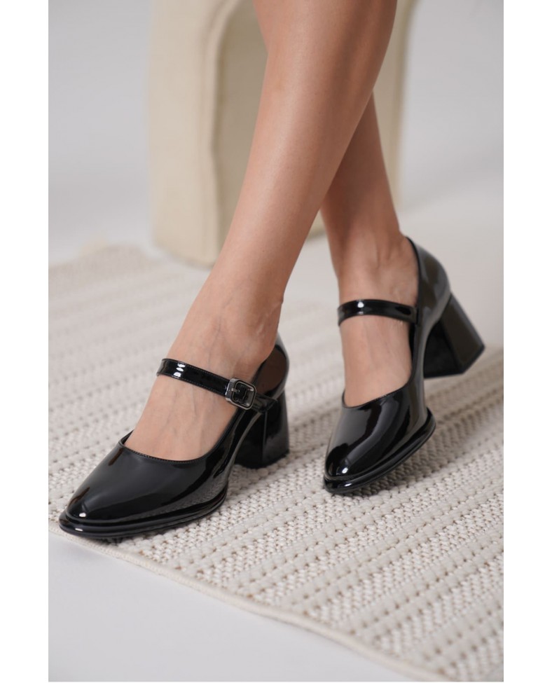 Siyah Rugan Kadın Topuklu Ayakkabı TR18MS08A