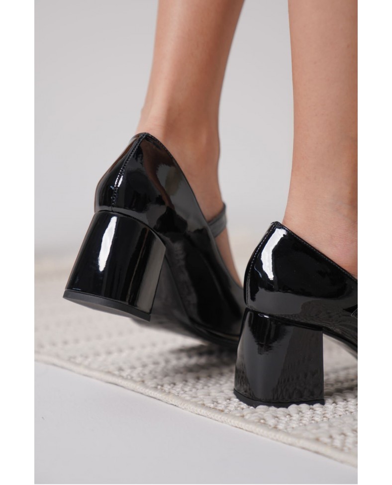 Siyah Rugan Kadın Topuklu Ayakkabı TR18MS08A