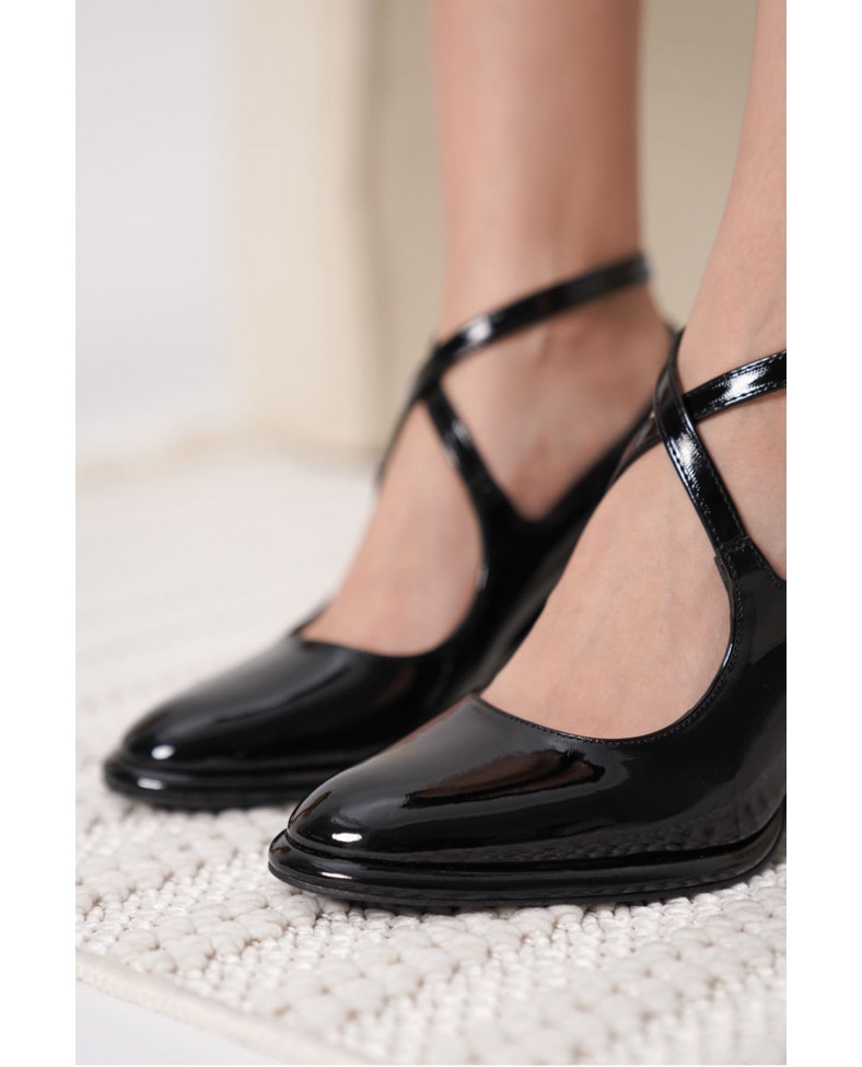 Siyah Rugan Kadın Topuklu Ayakkabı TR18MS09A