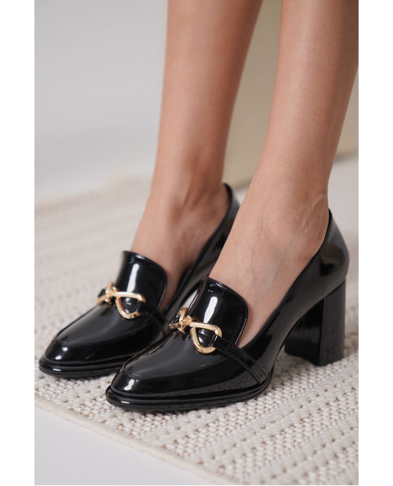 Siyah Rugan Kadın Topuklu Ayakkabı TR18MS10A