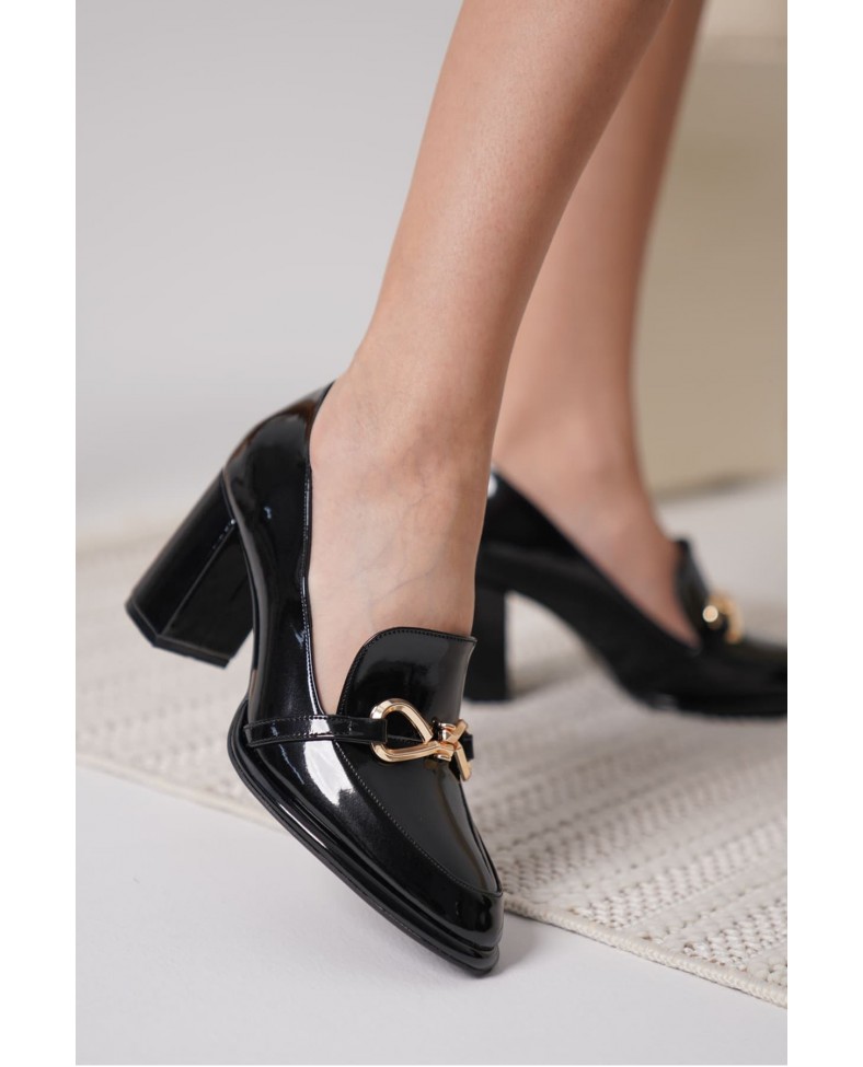 Siyah Rugan Kadın Topuklu Ayakkabı TR18MS10A