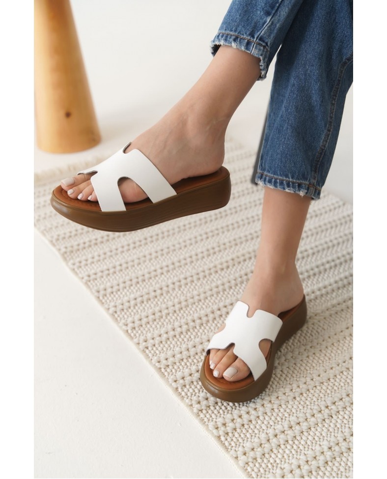 Beyaz Hakiki Deri Terlik TR31MY54B