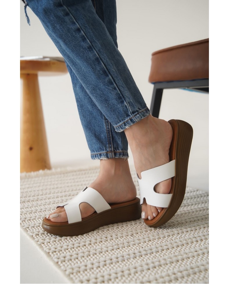 Beyaz Hakiki Deri Terlik TR31MY54B