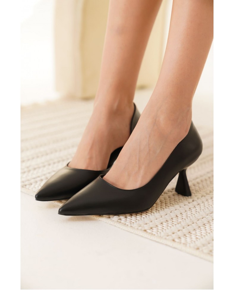 Kadın Mat Siyah Topuklu Ayakkabı TR08MS44A