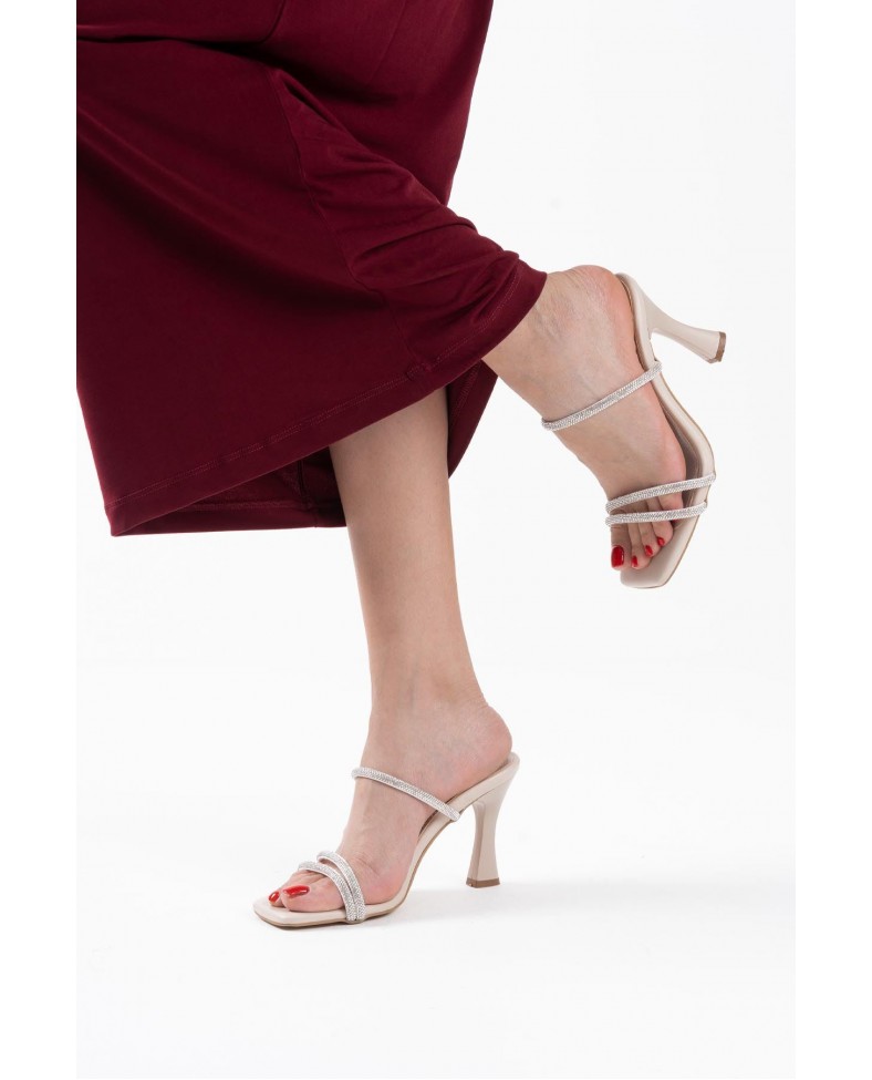 Bej Taşlı İnce Bantlı Kadın Topuklu Terlik TR20MY01C