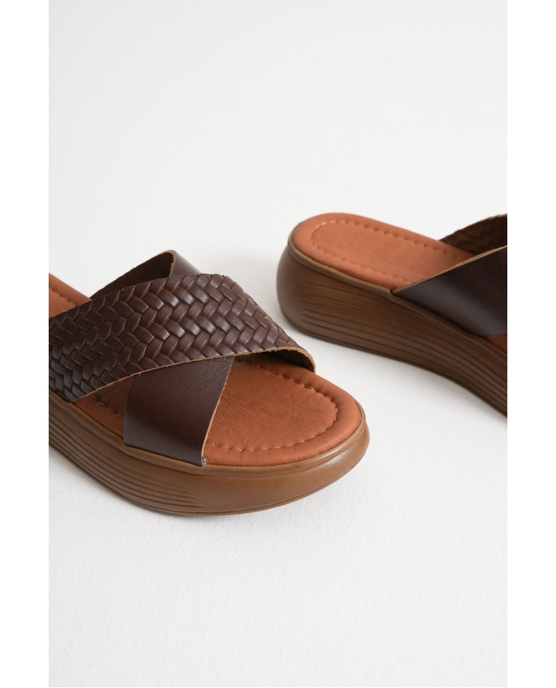 Acı Kahve Örgü Desenli Hakiki Deri Terlik TR31MY53K