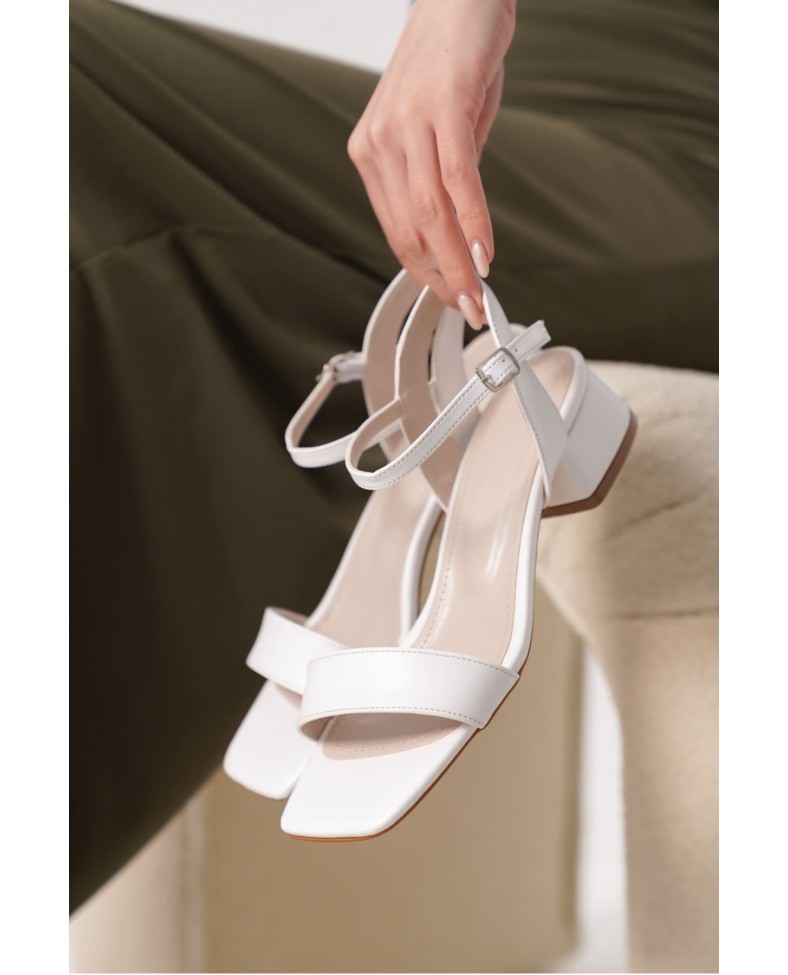 Mat Beyaz Kadın Topuklu Sandalet TR20MY23B