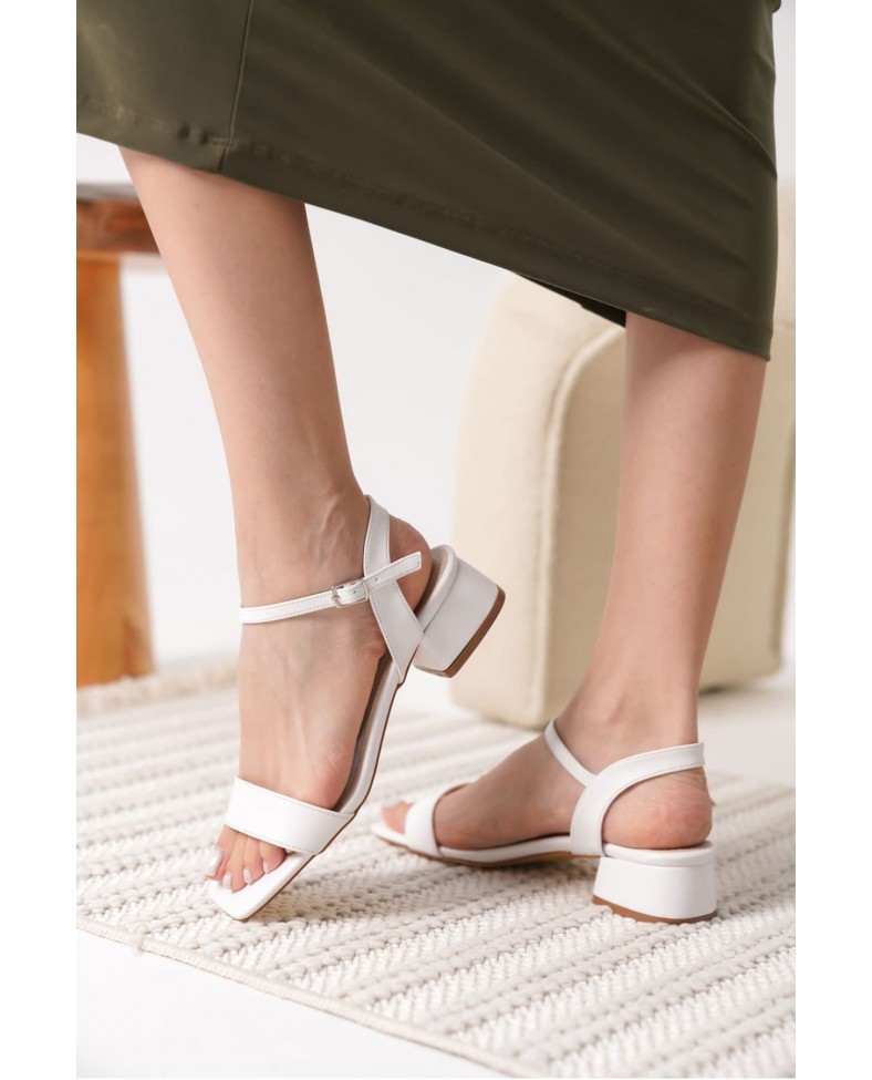 Mat Beyaz Kadın Topuklu Sandalet TR20MY23B