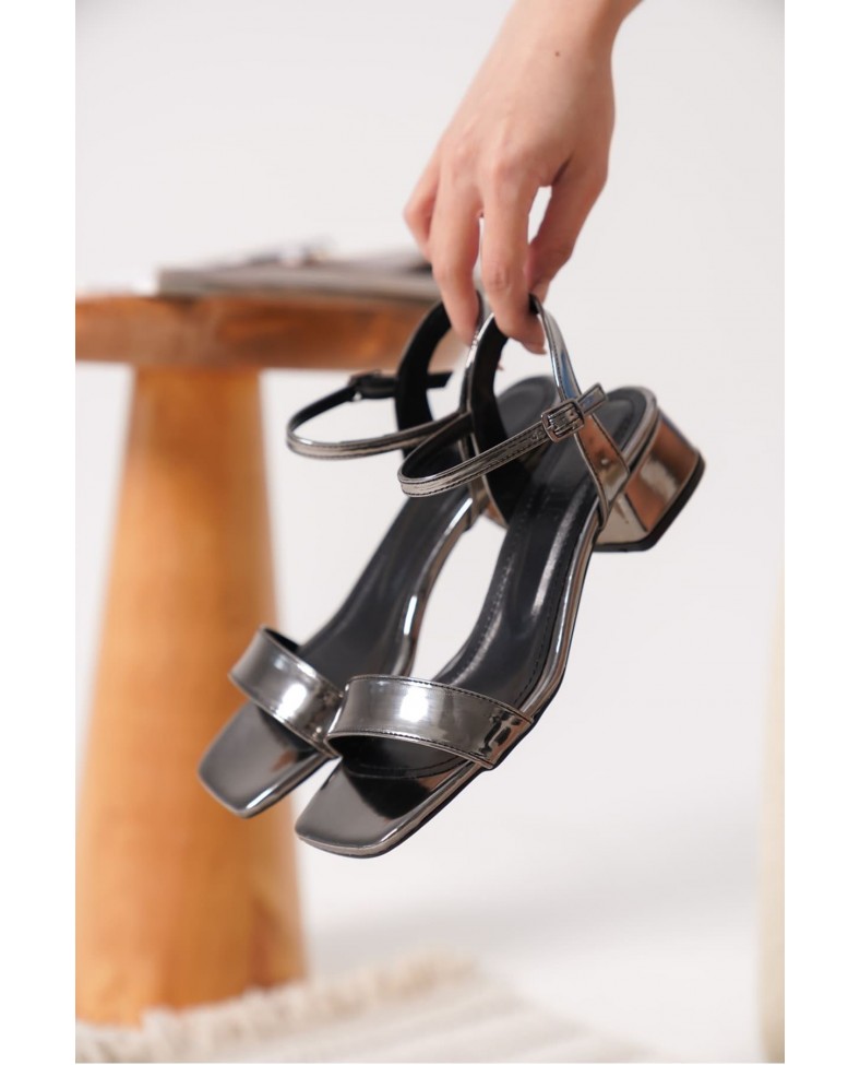 Kadın Platin Topuklu Sandalet TR20MY23H