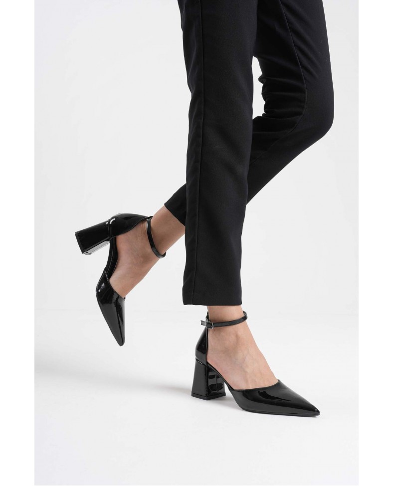 Siyah Rugan Kadın Topuklu Ayakkabı TR08MS11A