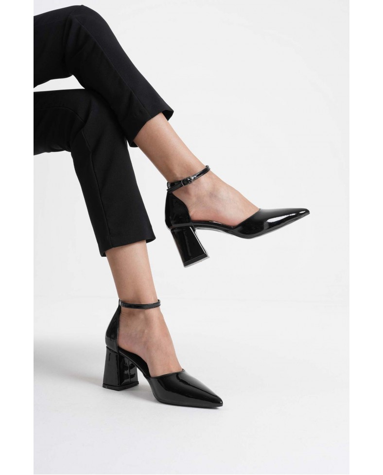 Siyah Rugan Kadın Topuklu Ayakkabı TR08MS11A