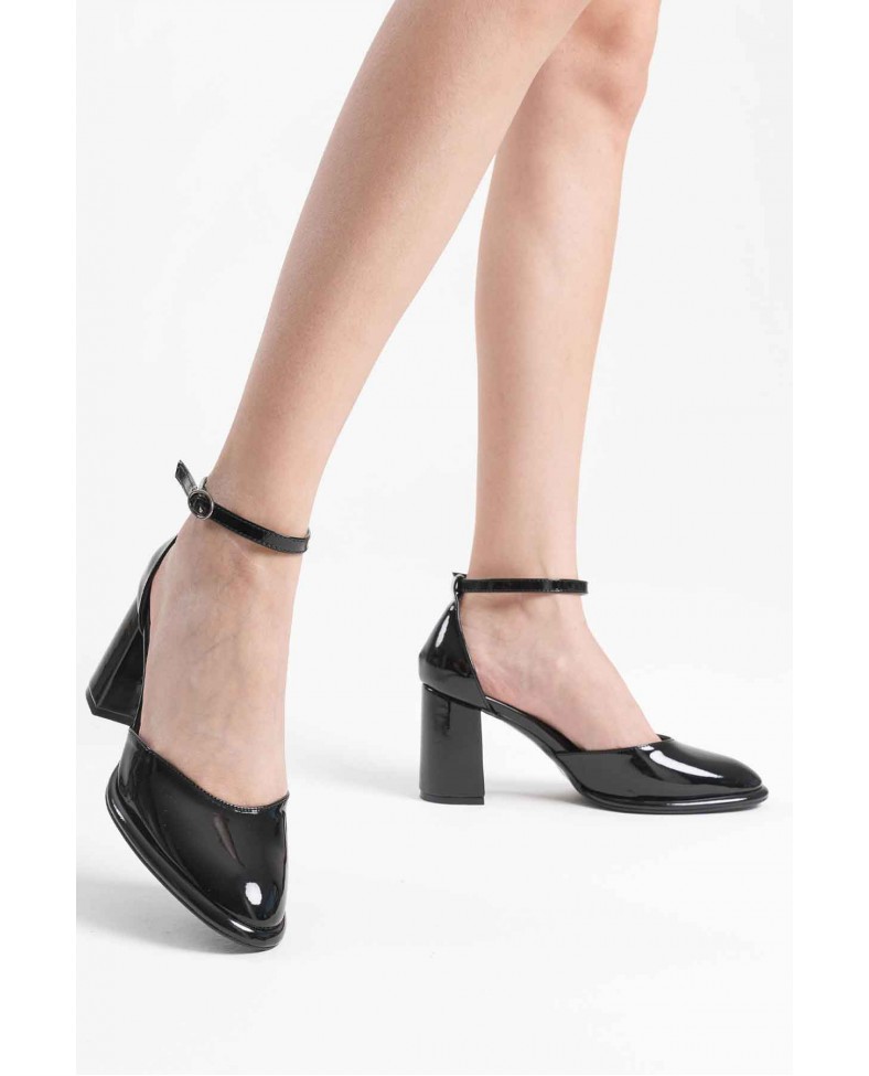 Siyah Rugan Kadın Topuklu Ayakkabı TR18MS04A