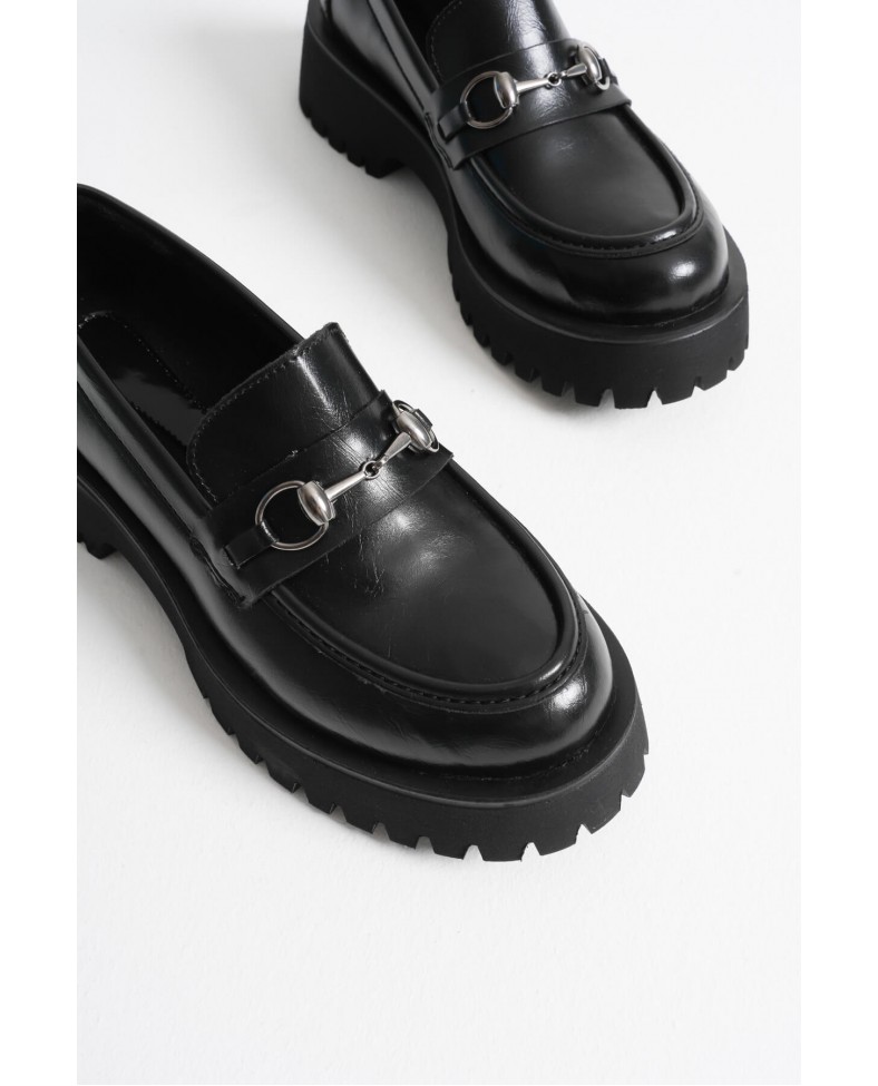 Toka Detaylı Siyah Günlük Loafer Ayakkabı TR10MS04A