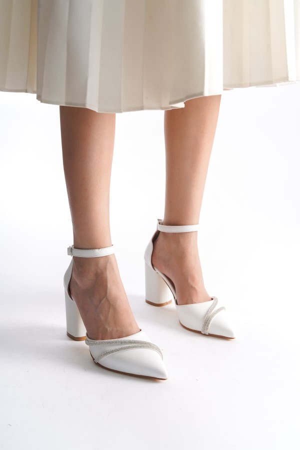 Kadın Beyaz Topuklu Ayakkabı TR08MS32B