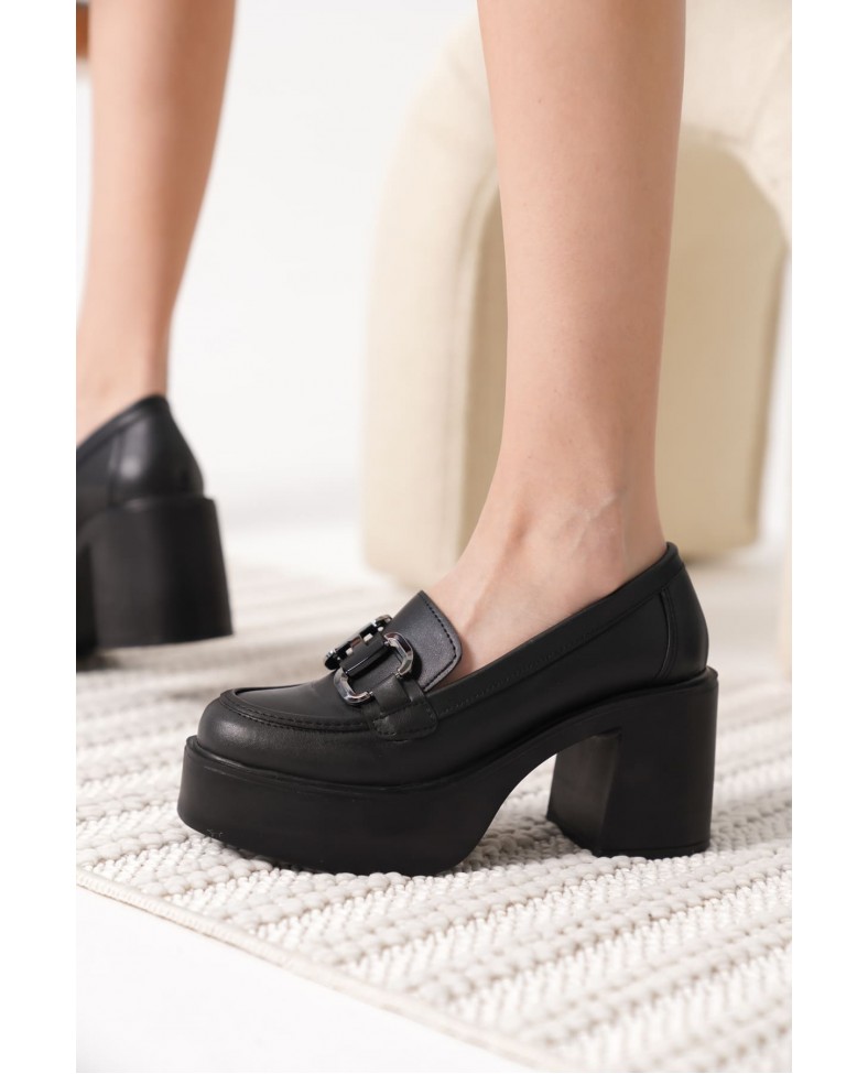 Siyah Gümüş Tokalı Kadın Loafer TR17MS03D