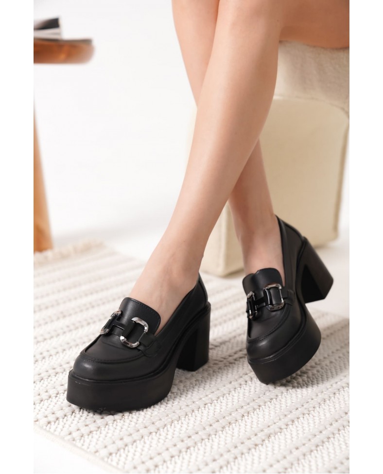 Siyah Gümüş Tokalı Kadın Loafer TR17MS03D