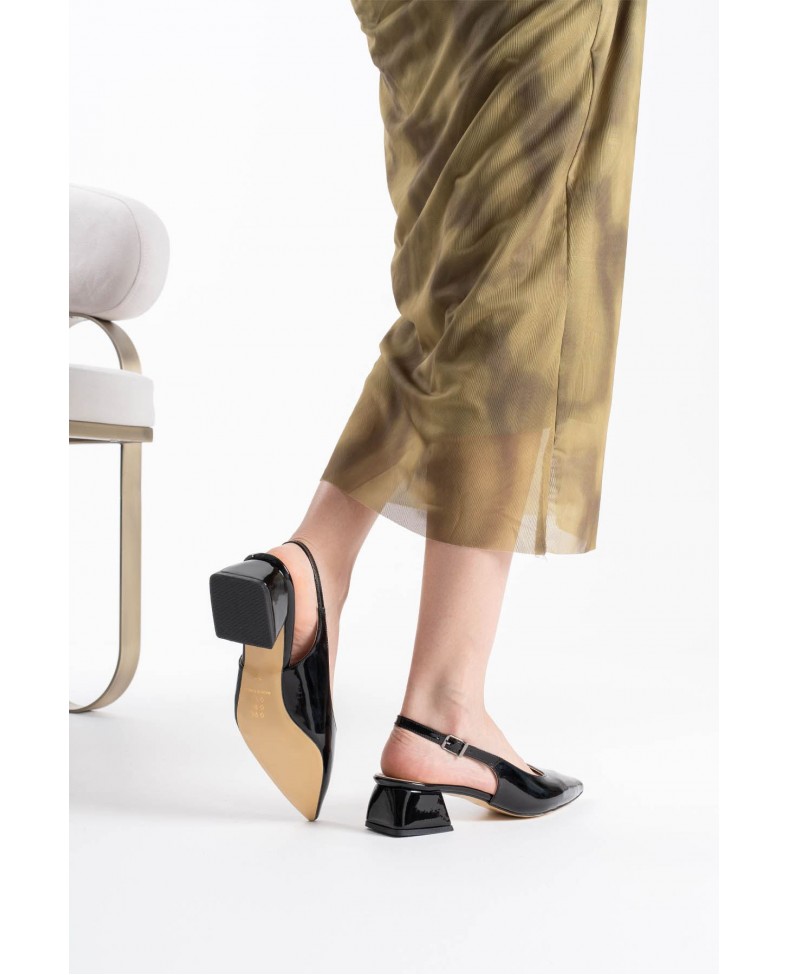 Siyah Rugan Kadın Ayakkabı TR16MS04F