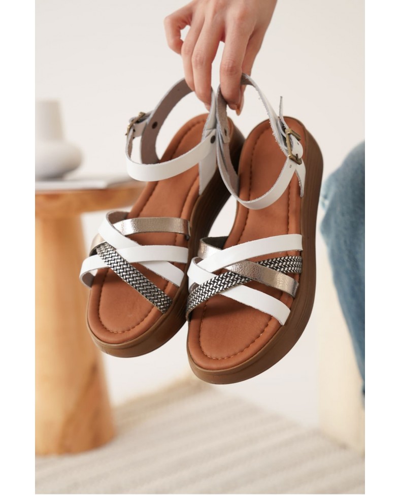 Beyaz Gümüş Detaylı Hakiki Deri Sandalet TR31MY55G