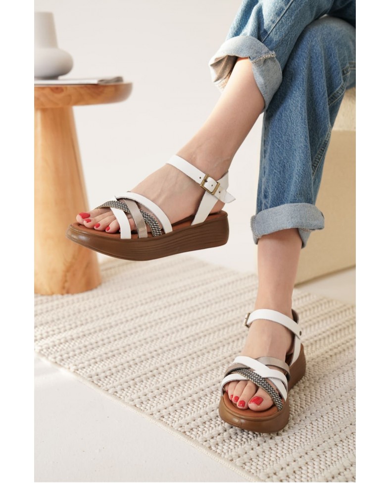 Beyaz Gümüş Detaylı Hakiki Deri Sandalet TR31MY55G